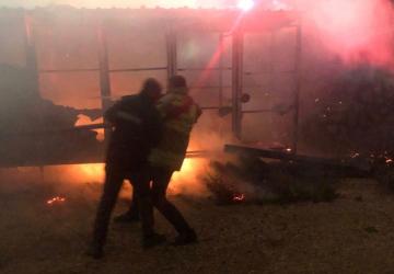 Besni’de Paris Royal Düğün Salonu Yanındaki Yangına Ekipler Hızla Müdahale Etti - Videolu Haber