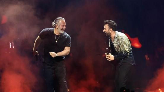 Tarkan Konserinde Sürpriz Konuk: Cem Yılmaz’la Coşkulu Düet
