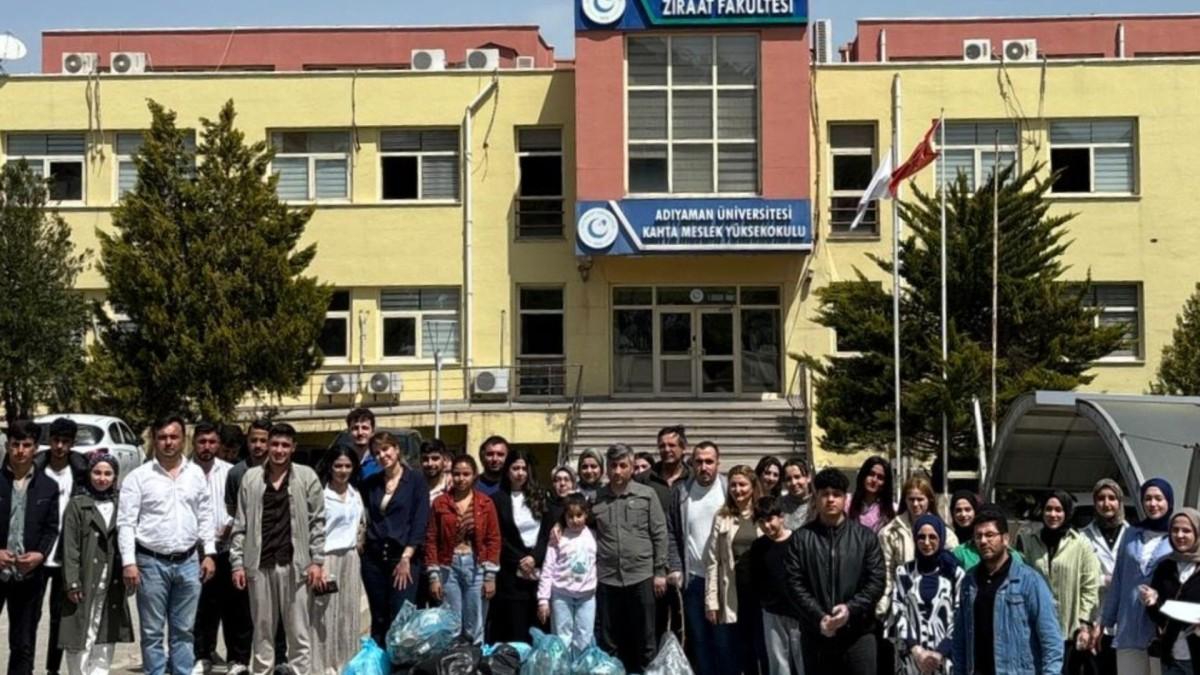Kahta’da öğrencilerden örnek davranış: Kampüs için temizlik seferberliği