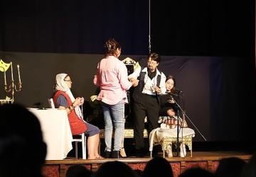 Alayına Makara Tiyatrosu Bayındır'da Gülmekten Kırdı Geçirdi