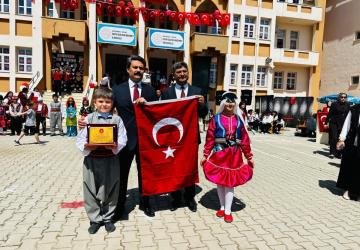 Besni’de 23 Nisan kutlamaları renkli görüntülere sahne oldu