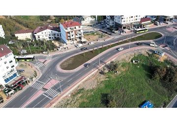 Gebze Dr. Zeki Acar Caddesi'ne dönel kavşak