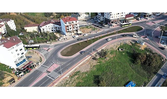 Gebze Dr. Zeki Acar Caddesi'ne dönel kavşak