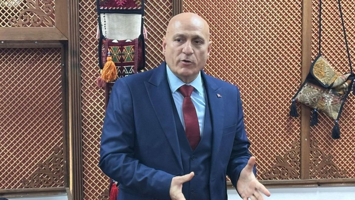 Gençlik ve Spor İl Müdürü Elüstü, basın mensuplarıyla bir araya geldi