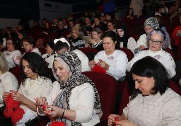 Nilüfer'de kadınlar iyilik için ilmek attılar