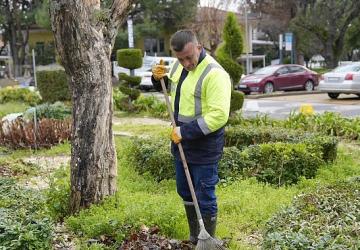 Burhaniye'de Park ve Yeşil Alanlar Yenileniyor