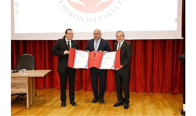 Ankara Üniversitesi Diş Hekimliği Fakültesine TÜSKA Akreditasyon Belgesi