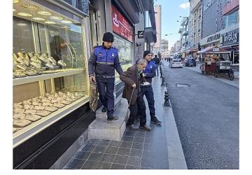 Mağdur vatandaşlara zabıta şefkati