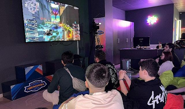 Espor tutkunları Keçiören'de unutulmaz final heyecanı yaşadı