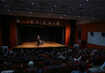 Tahsin Hasoğlu'ndan İZKİTAP'ta kahkaha dolu gece