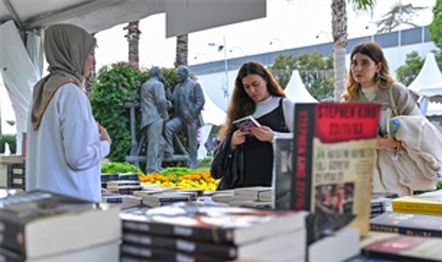 İZKİTAP'ta edebiyat şöleni sürüyor