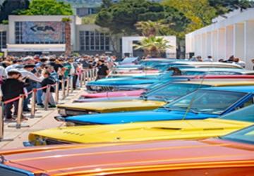 Klasik Otomobil Sergisi ziyaretçilerini zaman yolculuğuna çıkardı