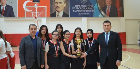 Kahta Gençlik SK, U-18 Kızlar Basketbol İl Birincisi oldu