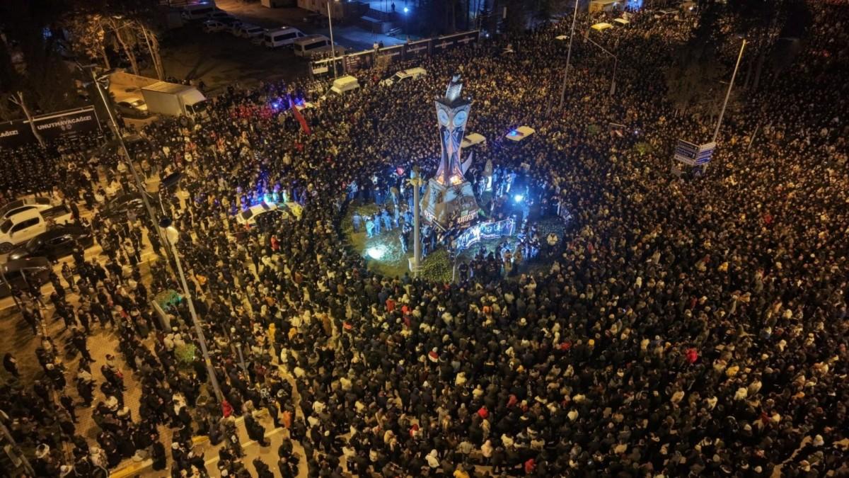 Adıyaman’da 6 Şubat depremlerinin üçüncü yılında yaşamını yitirenler anıldı - Videolu Haber