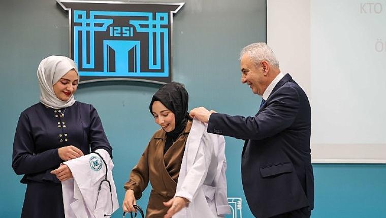 Geleceğin Hekimi Tıp Fakültesi 1. Sınıf Öğrencileri Beyaz Önlüklerini Giydi