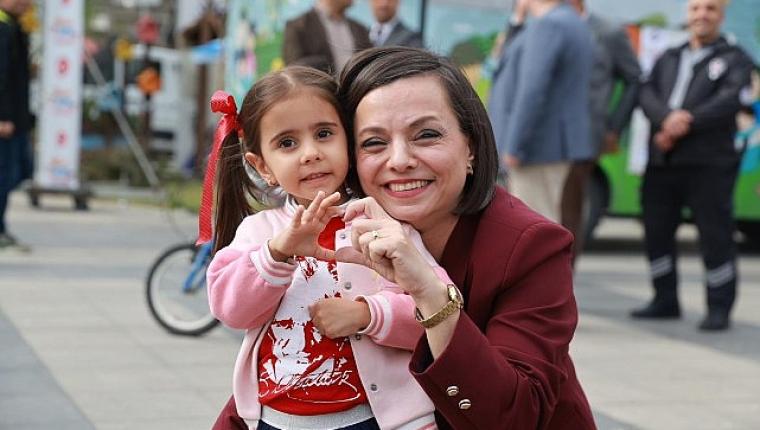 Karabağlar 'da Çocuklar Bayramlarını Doyasıya Yaşadı