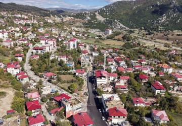 Büyükşehir, Andırın’da 2 Kilometrelik Yolunu Sıcak Asfaltla Yeniliyor