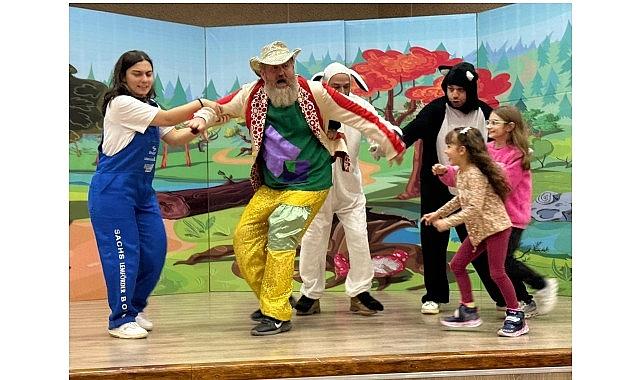 Gölcüklü Çocukları Neşelendiren Tatil Hediyesi