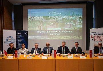 Üniversite ile iş dünyası güçlerini birleştirmeli