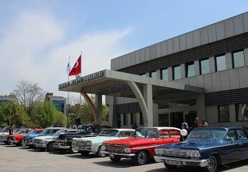 Kadıköy'de Sevgililer Günü'ne Özel Klasik Otomobil Konvoyu