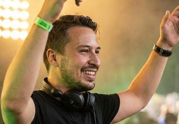 Power Türk FM'de Ritim Yükseliyor: DJ Mahmut Görgen'den Cuma Gecesine Özel Set