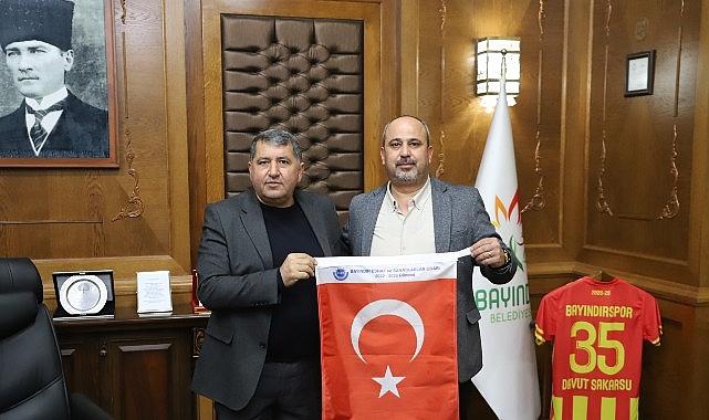 Bayındır Belediye Başkanı Davut Sakarsu, Bayındır Esnaf ve Sanatkarlar Odası Başkanı Enis Macit ve yönetim kurulu üyelerini makamında ağırladı.