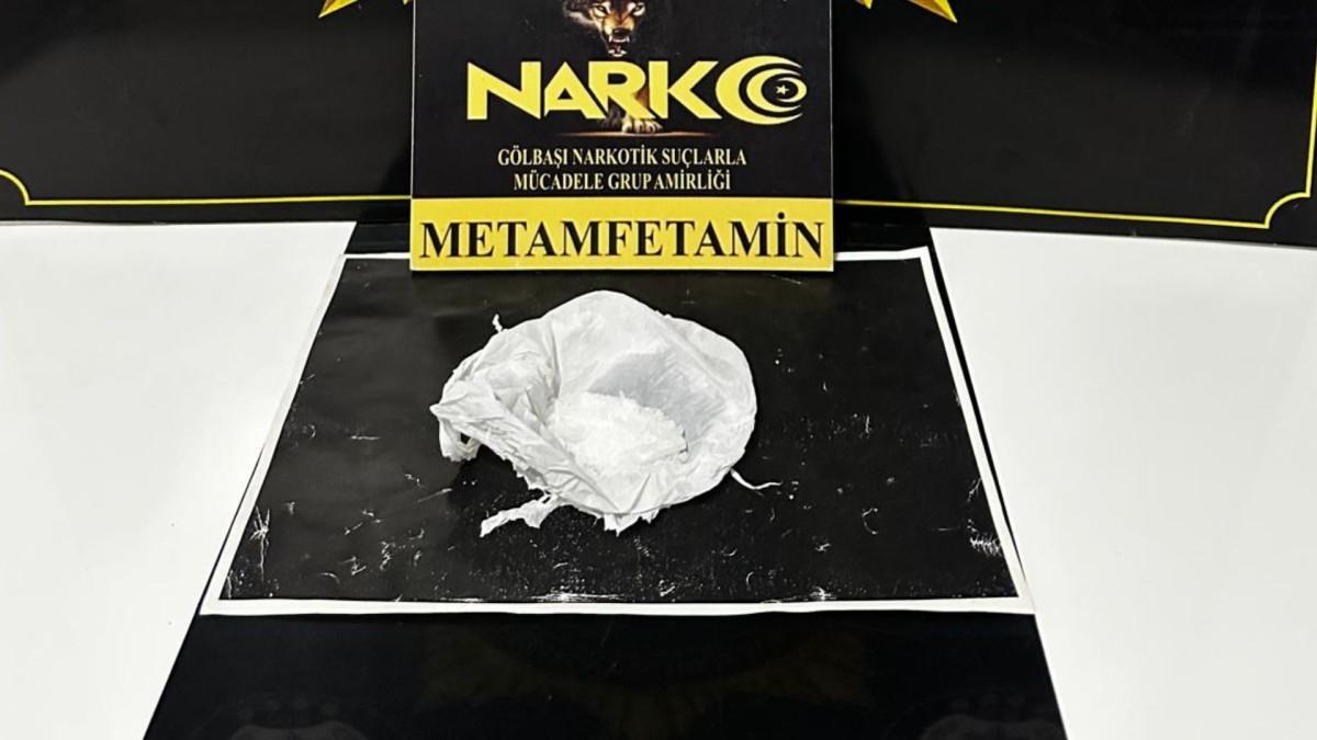 Gölbaşı’nda şüpheli araçta uyuşturucu ele geçirildi