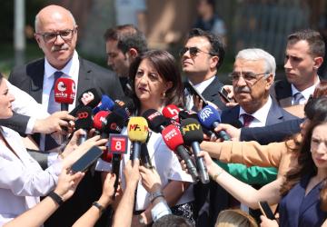 DEM Parti heyeti Öcalan’la görüştü: ‘Kürt olgusu Cumhuriyet’in yasallığına dahil edilmeli’