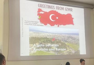 23 Nisan Coşkusu Avrupa'ya Taştı: İzmirli Öğrencilerden Anlamlı Kutlama