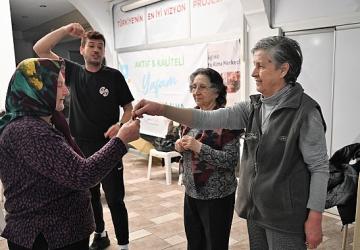 Bornova'da yaratıcı drama ile hayata yeniden katılım