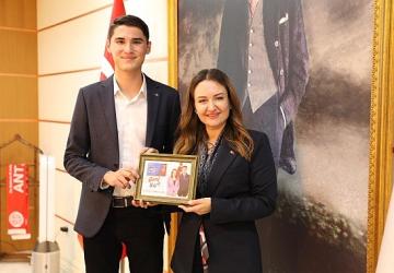 Büyükşehir Başkan Vekili Özdemir'e “Genç Kart"ı anlattı