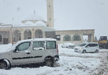 Adıyaman'ın bazı bölgelerinde kar yağışı etkisini sürdürüyor