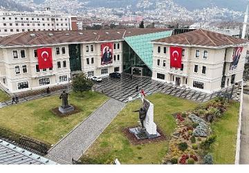 Osmangazi Belediyesi Binalarını Türk Bayraklarıyla Donattı