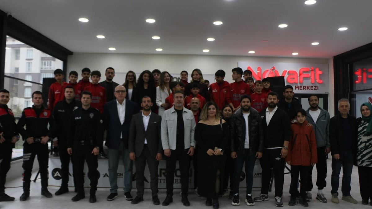 Adıyaman’da Genç Nesiller Derneği’nden ‘siber suçlara karşı’ bilinçlendirme paneli - Videolu Haber