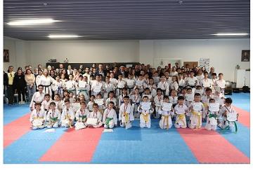 Aliağa Belediyesi Karate Kursunda 75 Sporcu Yeni Kuşağına Kavuştu