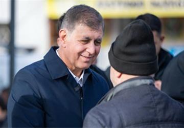 İzmir'de emekli yurttaşın imdadına Büyükşehir yetişiyor