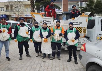 Kahta Belediyesi’nden soğuk hava ve buzlanmaya karşı çalışma