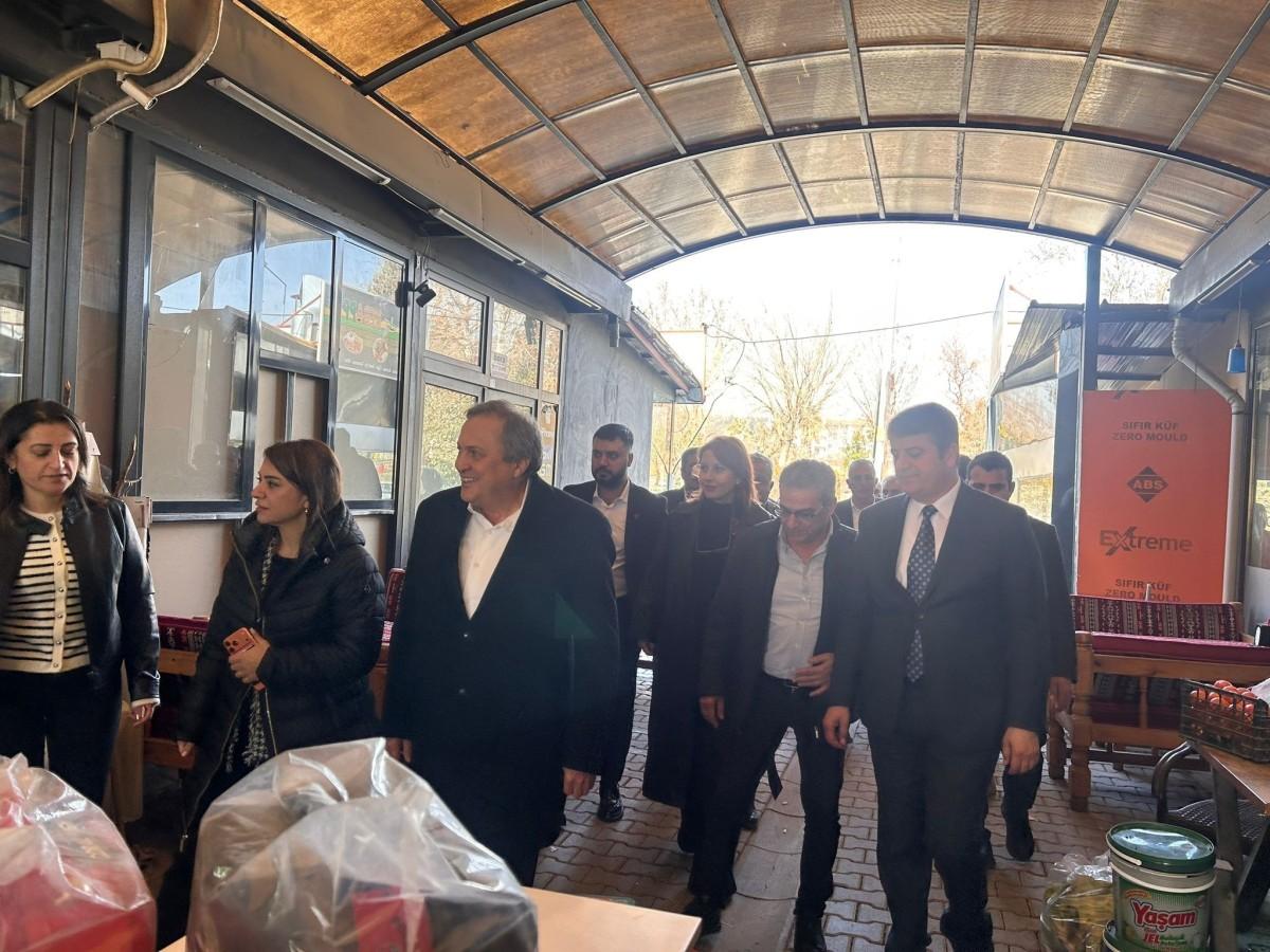 CHP heyeti Balıkesir çarşısında esnafın sorunlarını dinledi