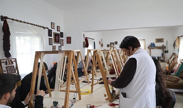 NEVÜ'lü Öğrenciler Uygulamalı “Dokuma Atölyesi" Etkinliğine Katıldı