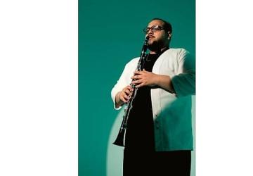 Yunus Hügül, “Biliyorsun"a Klarnetle Yeni Bir Soluk Getiriyor