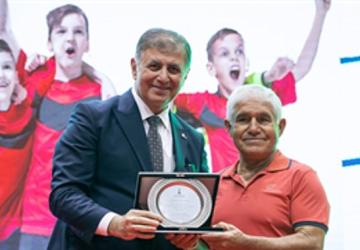 İzmir Büyükşehir Belediye Başkanı Tugay'dan İzmirli sporculara mesaj: “Destek bizden şampiyonluklar sizden"