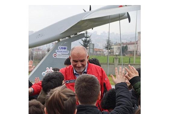 Bu İlçede Sınava Giren Öğrencileri İnsansı Robot Karşılıyor