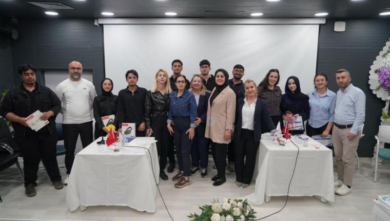 YKS adaylarından AKEM’de kıyasıya münazara: Başkan Tutdere’den öğrencilere ödül - Videolu Haber