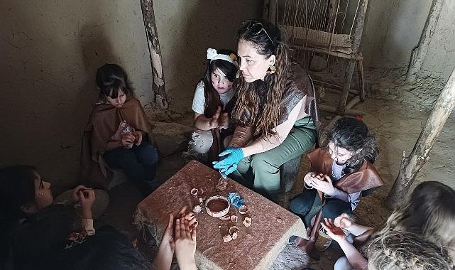 Bornova'da Minikler Taş Devri'ne yolculuk yaptı