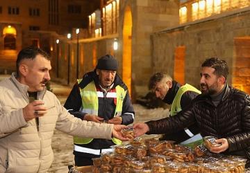 Miraç Gecesi'nde Kandil Simidi ve Şerbet Dağıtıldı