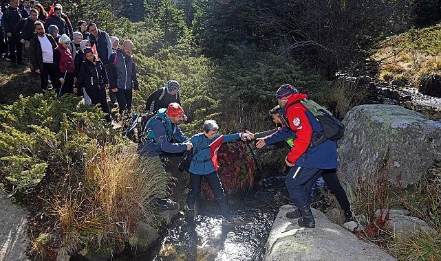 Uludağ'da yüzlerce kişi Cumhuriyetin izinde yürüdü