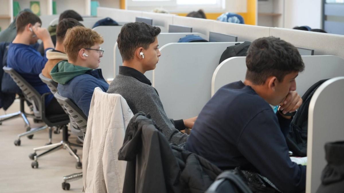 Adıyaman’da öğrenciler ‘Yaşayan Kütüphane’ ile konforlu ve dijital çalışma imkanı buluyor - Videolu Haber