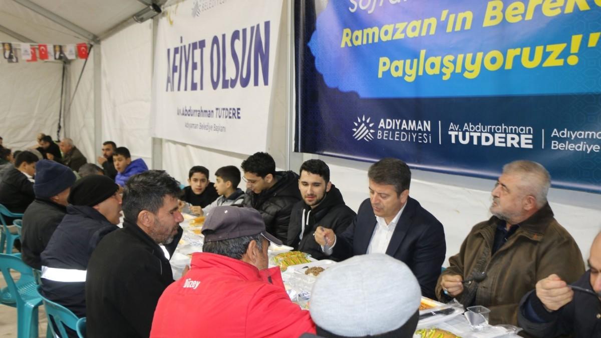 Abdurrahman Tutdere, Kent Meydanı’nda iftar sofrasında vatandaşlarla bir araya geldi - Videolu Haber