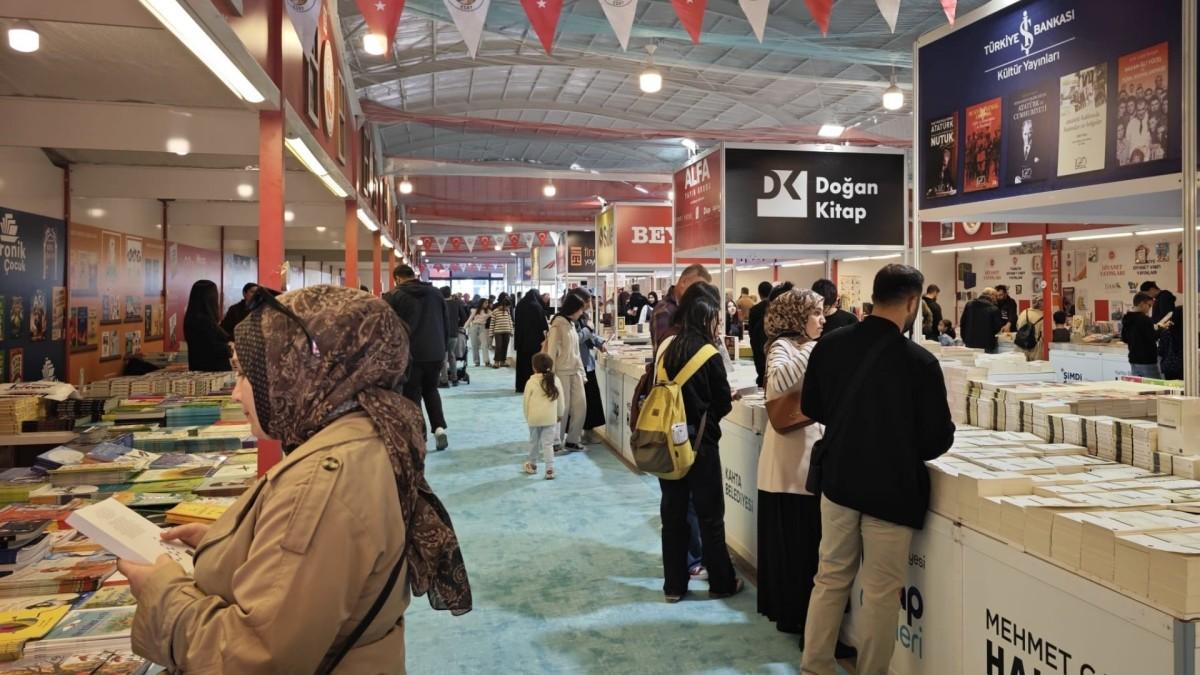 İlk kez düzenlenen Kahta Kitap Günleri Fuarı açıldı - Videolu Haber