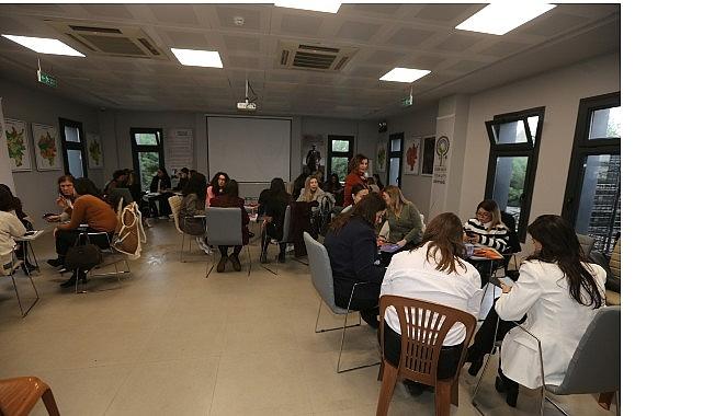 Kadın Dayanışma Merkezleri Ağı Efes Selçuk'ta Bir Araya Geldi